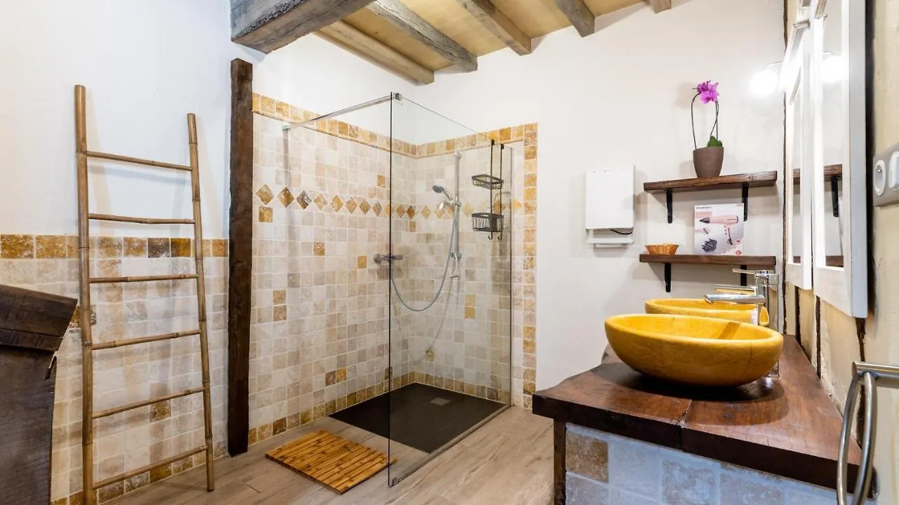 La Maison De Yuka Plieux Frankreich